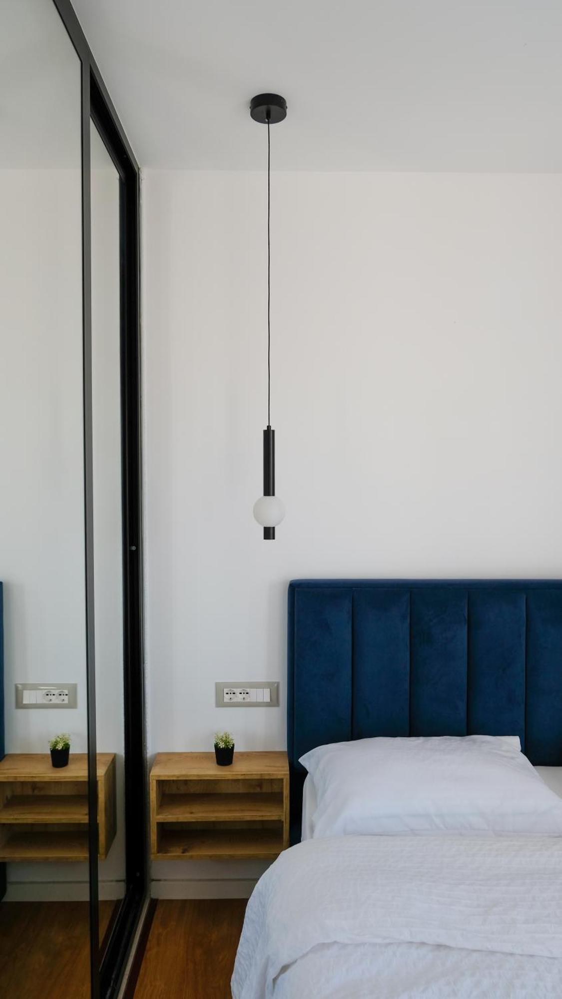 Apartment 2e Center *